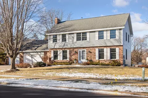 2493 Bridgeview Ct, Mendota Heights, MN 55120
