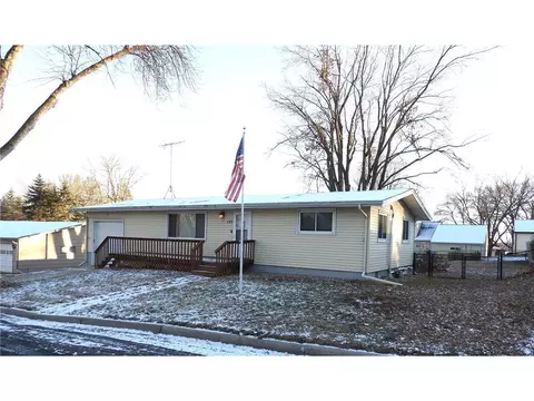 153 George Ave E, Winsted, MN 55395