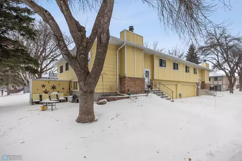 2331 4th Ave S, Moorhead, MN 56560