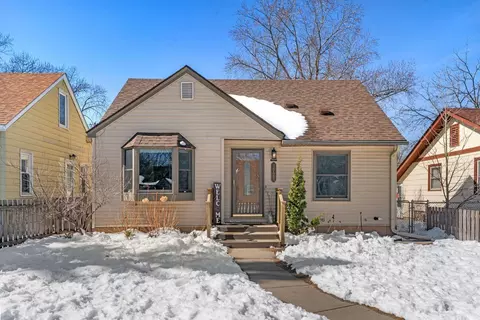 3721 Perry Ave N, Robbinsdale, MN 55422