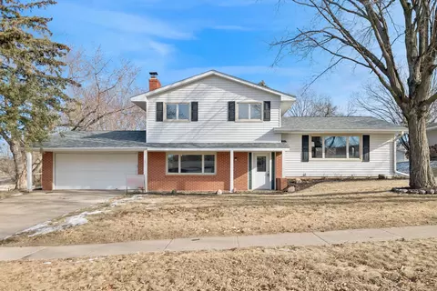 11699 River Hills Dr, Burnsville, MN 55337