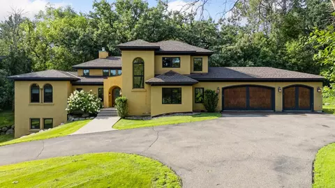 7260 Willow Creek Rd, Eden Prairie, MN 55344