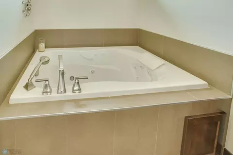 Bath - 831 Sunset Dr, Mapleton, ND 58059 photo 3 of 10