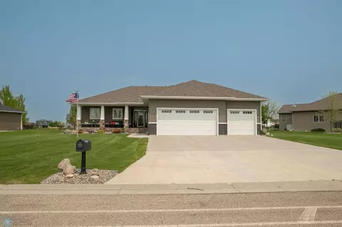 Exterior - 831 Sunset Dr, Mapleton, ND 58059 photo 5 of 18