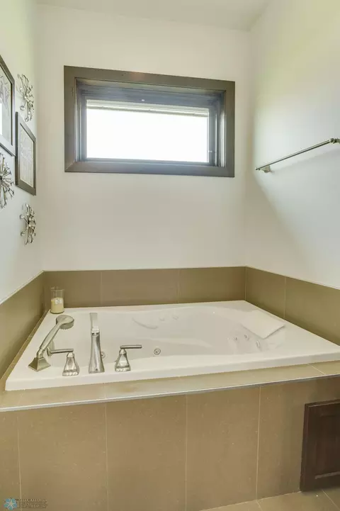Bath - 831 Sunset Dr, Mapleton, ND 58059 photo 4 of 10