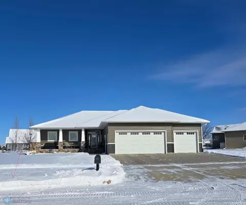 831 Sunset Dr, Mapleton, ND 58059