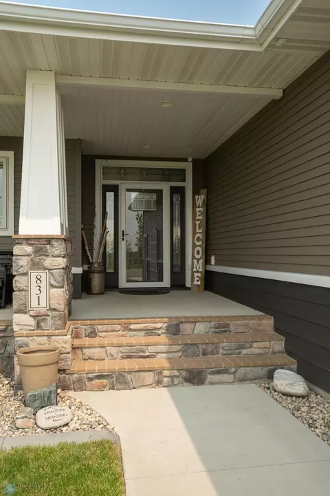 Exterior - 831 Sunset Dr, Mapleton, ND 58059 photo 8 of 18