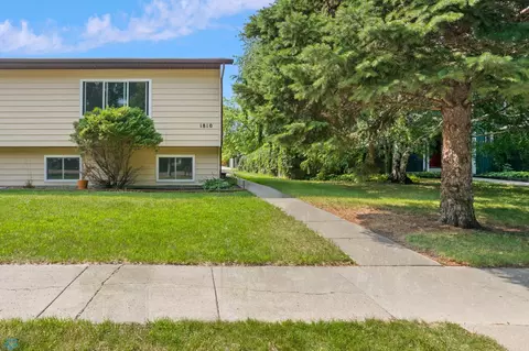 1810 31st Ave S, Fargo, ND 58103