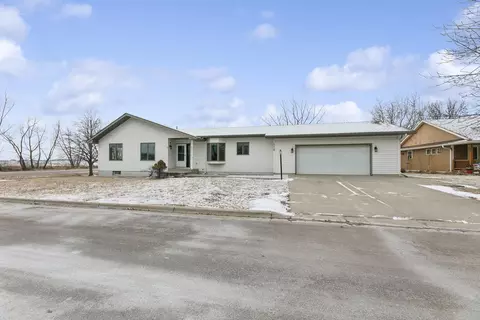 110 Westgate Dr, Winsted, MN 55395