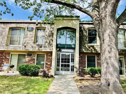 914 9th Ave S #1, Hopkins, MN 55343