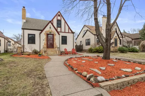 2103 Hartford Ave, Saint Paul, MN 55116