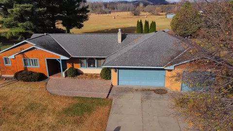 1104 W Lyon Ave, Lake City, MN 55041