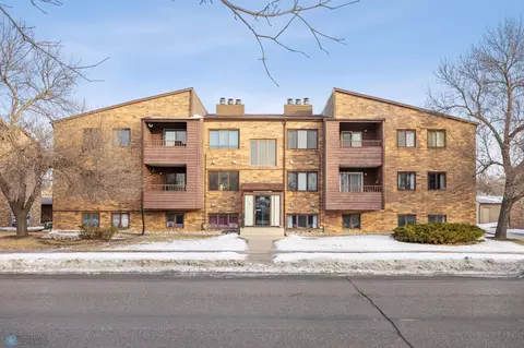 3253 17th Ave S #201, Fargo, ND 58103