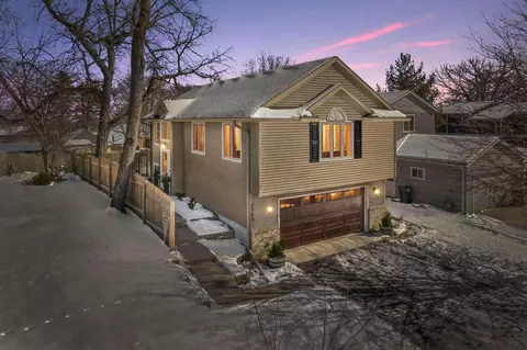 2360 Ives Ln N, Plymouth, MN 55441