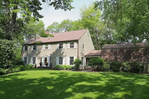 10 Black Oak Rd, North Oaks, MN 55127
