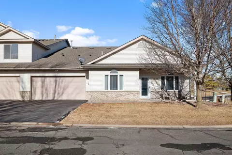 1222 Crystal Pl E, Chaska, MN 55318