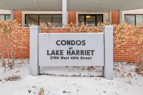 2700 W 44th St #211, Minneapolis, MN 55410
