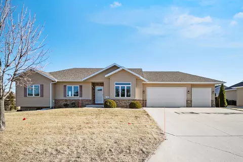 1581 Gray Fox Dr NE, Owatonna, MN 55060