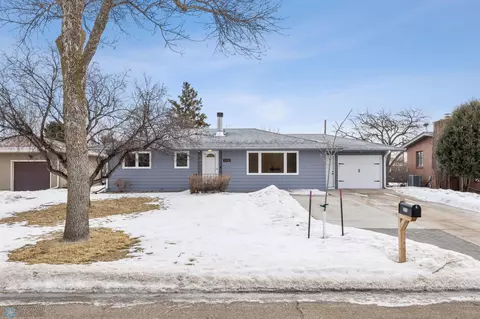 2410 Rivershore Dr, Moorhead, MN 56560