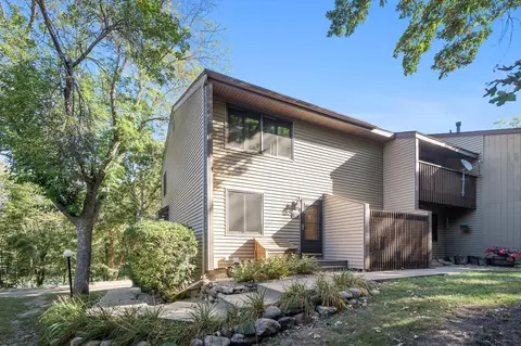 80 River Woods Ln, Burnsville, MN 55337