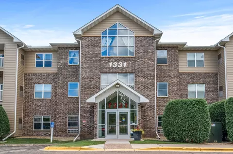 1331 Lake Dr W #A106, Chanhassen, MN 55317