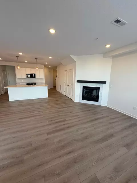 4788 Airlake Dr, Woodbury, MN 55129