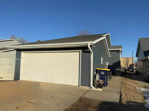 709 1st St NW, Plainview, MN 55964
