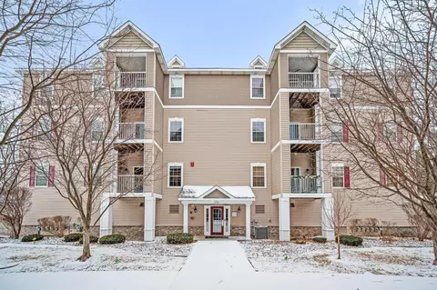 12761 Collegeview Dr #105, Eden Prairie, MN 55347