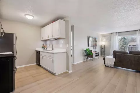 14182 Pennock Ave #304, Apple Valley, MN 55124