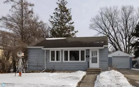 1312 13th St N, Moorhead, MN 56560