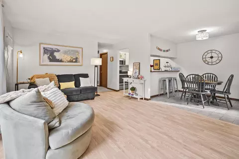 4496 Cinnamon Ridge Trl #B, Eagan, MN 55122