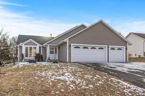 9305 Andrea Dr, Woodbury, MN 55125