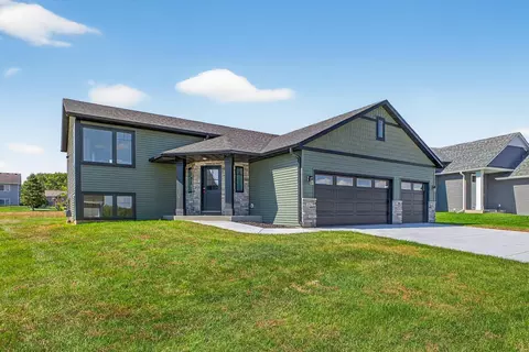 251 Stonelake Dr SE, Rochester, MN 55904