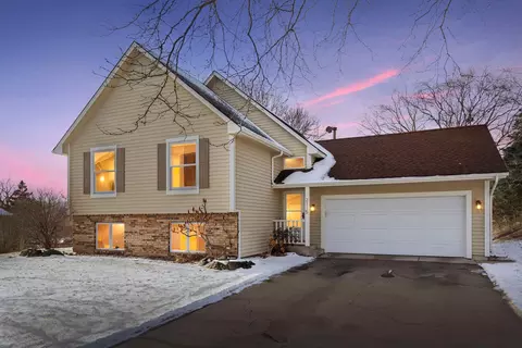 2115 Black Oaks Ln N, Plymouth, MN 55447