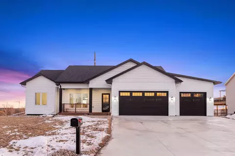 204 Highview Dr, Dassel, MN 55325