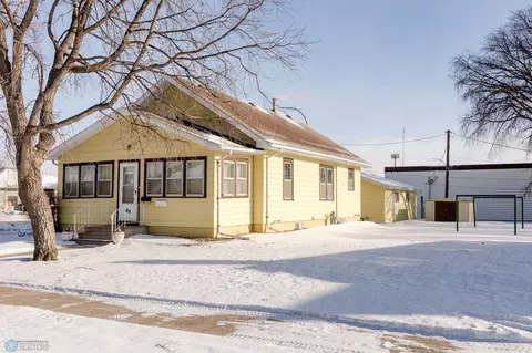 104 15th St S, Moorhead, MN 56560