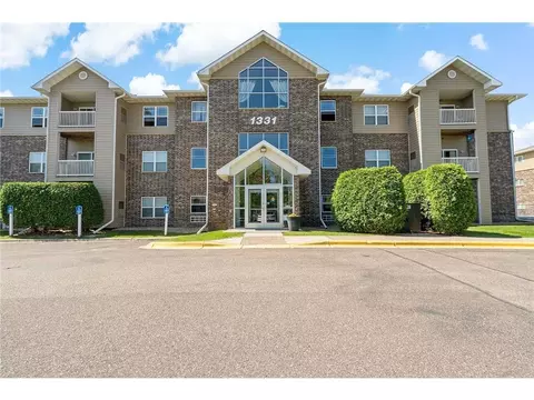 1331 Lake Dr W #A311, Chanhassen, MN 55317