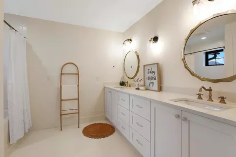 Bath - 4610 Daisy Cir, Hamel, MN 55340 photo 4 of 7