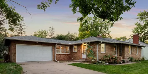 1995 Beacon St, Roseville, MN 55113
