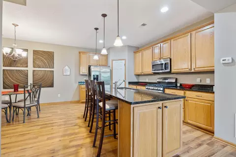 1845 Columbia Ln #7, Chanhassen, MN 55317