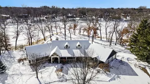 420 Emerald Ln, Mahtomedi, MN 55115