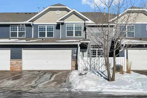 465 Hickory Ln N, Oakdale, MN 55128
