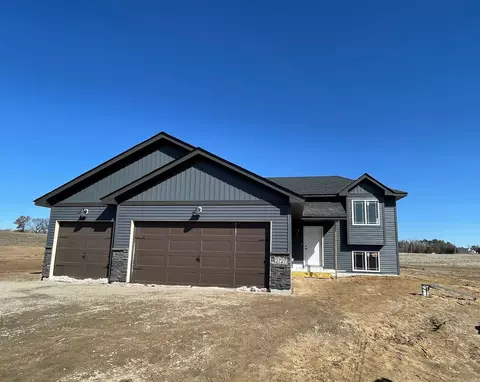 2727 Highway 95 NW, Cambridge, MN 55008