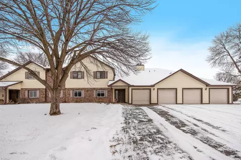 4326 Evergreen Dr #706, Vadnais Heights, MN 55127