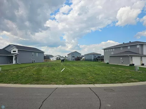4878 Hampton Cir S, Moorhead, MN 56560