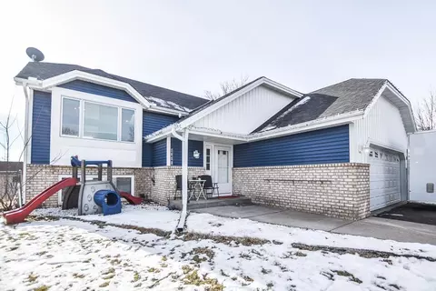 1658 Helmo Rd N, Oakdale, MN 55128