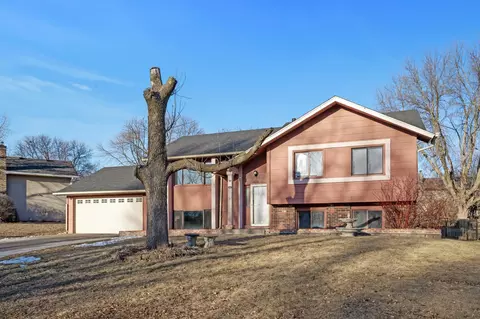 6616 Stratford Rd, Woodbury, MN 55125