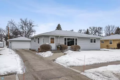 2301 14th St S, Moorhead, MN 56560