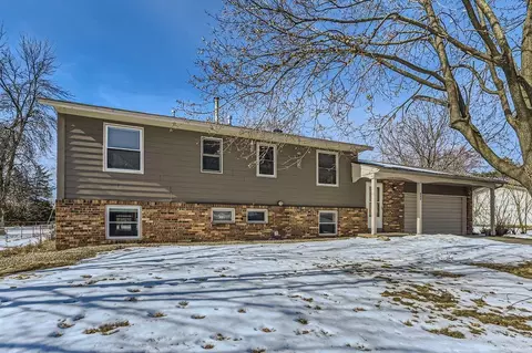 888 Mcintosh Dr, Apple Valley, MN 55124