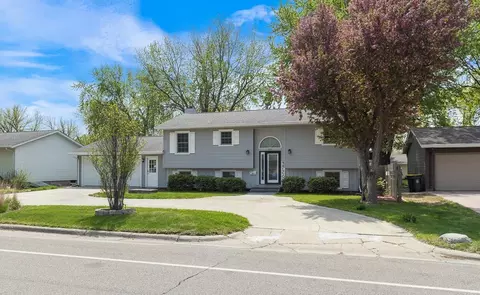 205 Southview Dr, Marshall, MN 56258